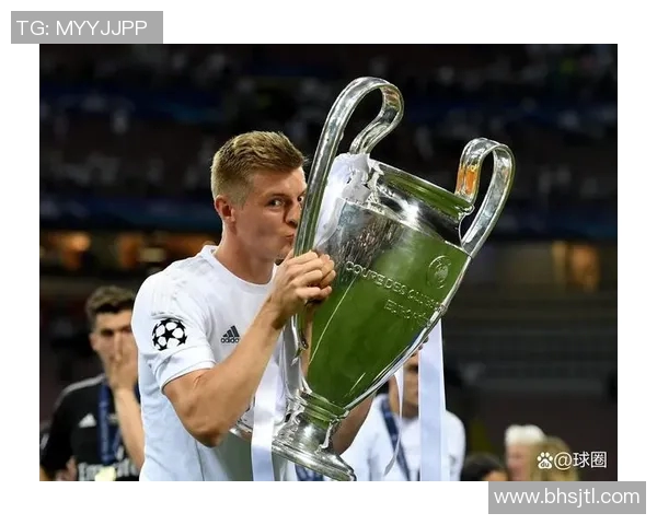 克罗斯在足球历史上的影响力与成就探讨：从天才少年到世界级中场巨星